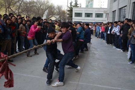 第二届拔河比赛落下帷幕 2013-4-25